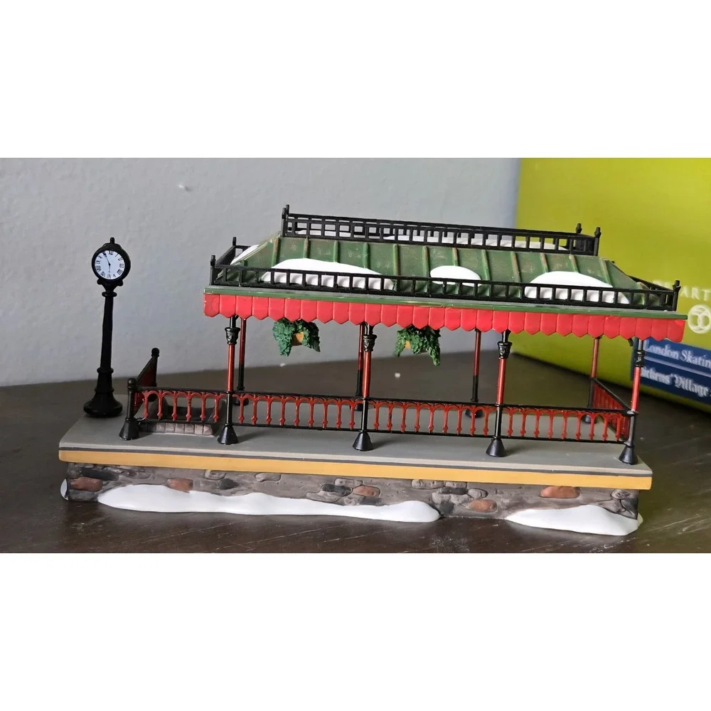 Department 56 Dickens Village Old Queensbridge Station Lighted 2 Piece dept 56‎